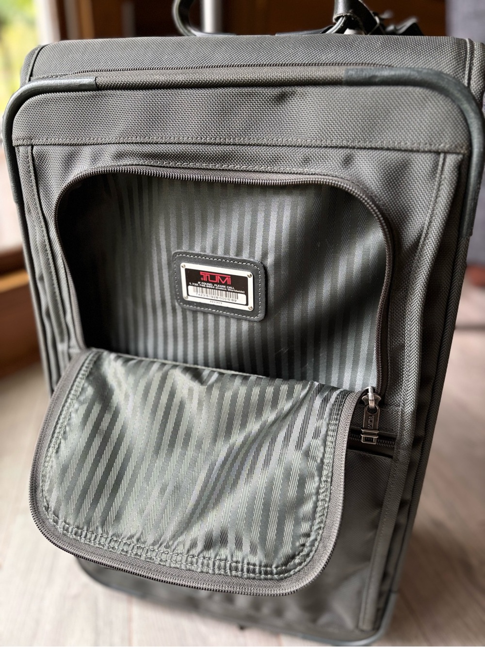 Tumi Alpha Olive Green Ballistic Nylon 2-Wheel Rolling Carry On Suitcase 22” - Picture 9 of 10